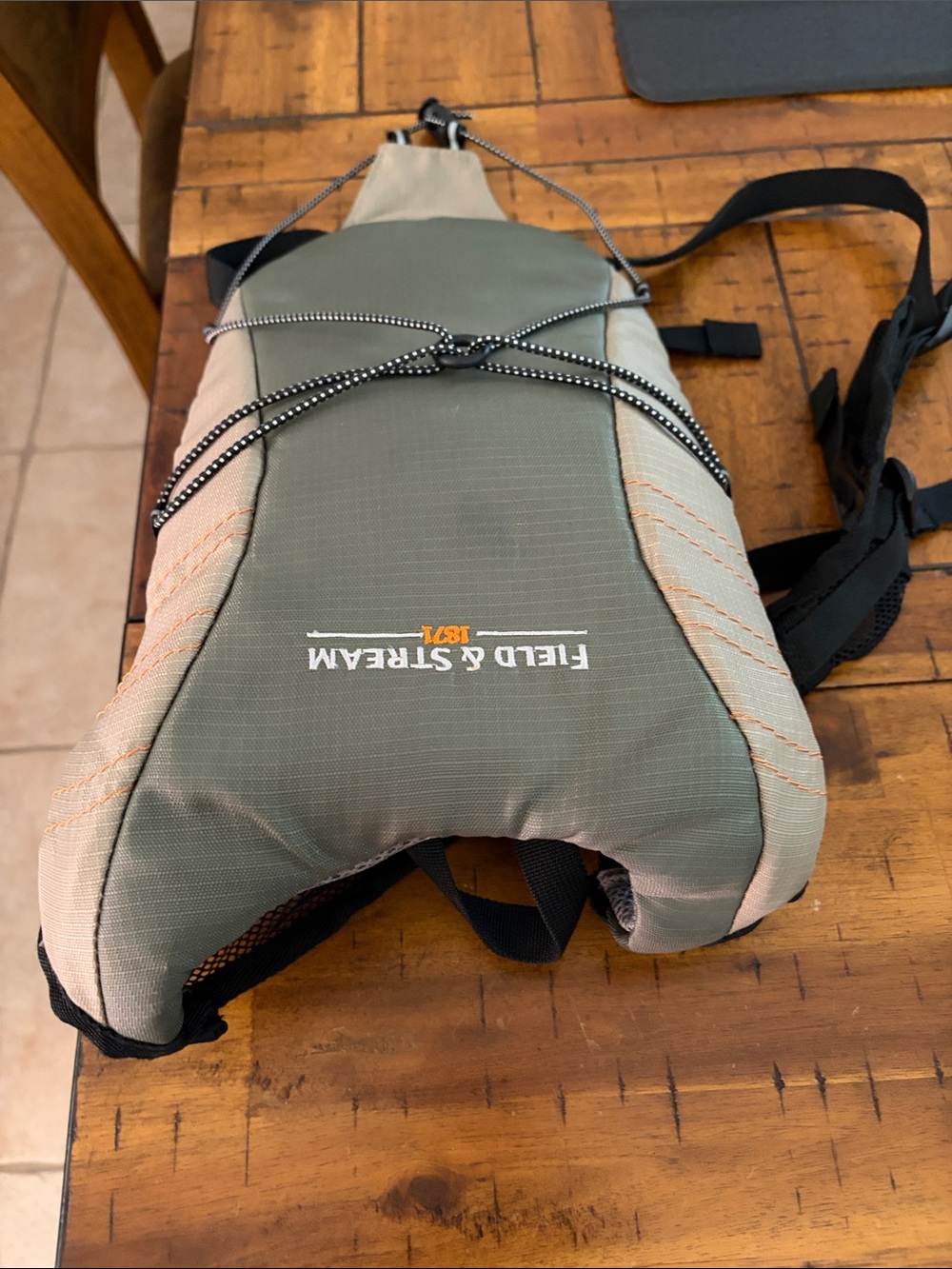Field & Stream Green and Tan water pack 2L